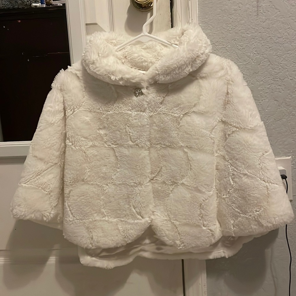 Nina Leonard Faux Fur White Caplet